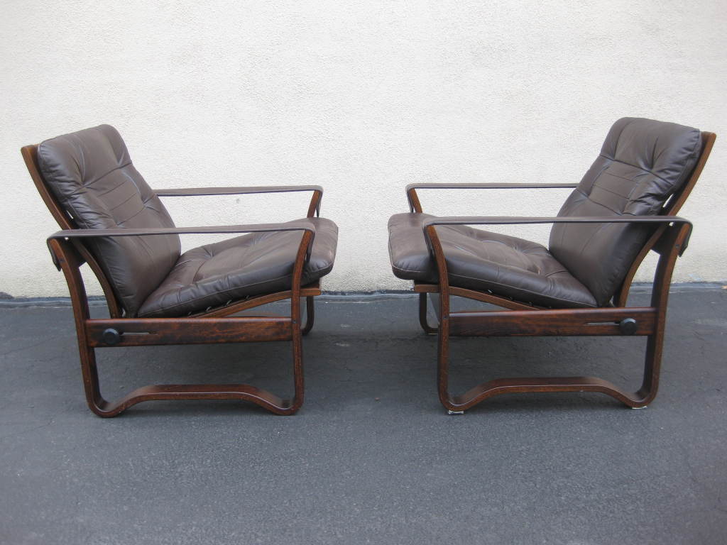 Pair Of Mid Century Chocolate Leather Recliner Club Chairs At 1stdibs Danish Pair Of Mid Century Chocolate Leather Recliner Club Chairs For