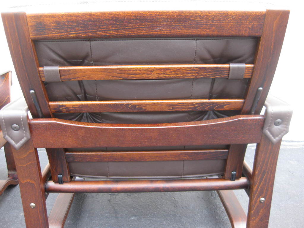 Pair of Mid Century Chocolate Leather  Recliner Club Chairs In Excellent Condition In New York, NY