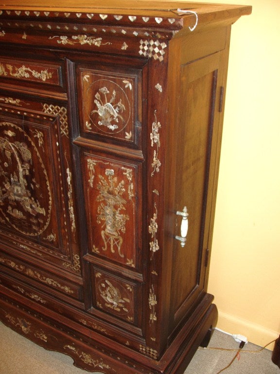 Cabinet with inlay In Good Condition For Sale In West Palm Beach, FL