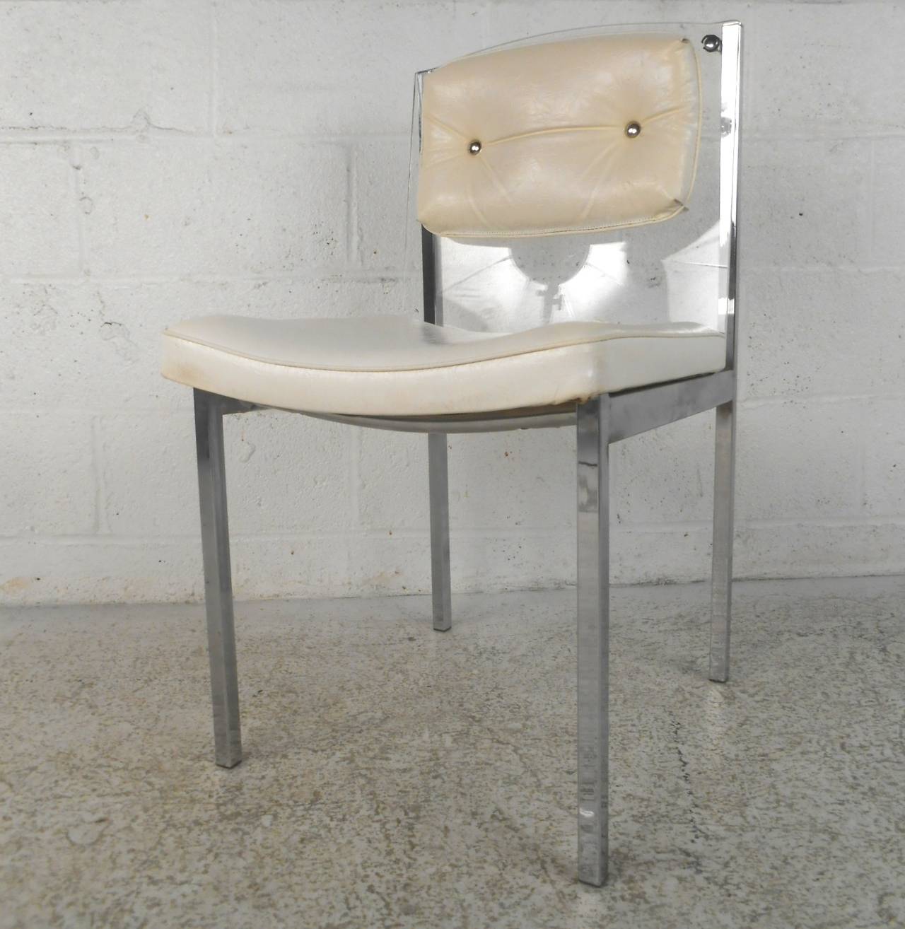 Moderner Esstisch aus Chrom, Glas und Lucite mit Stühlen aus der Jahrhundertmitte 2