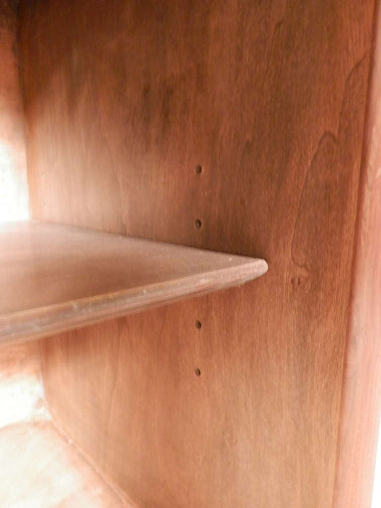 Armoire à portes coulissantes moderne du milieu du siècle dernier 2