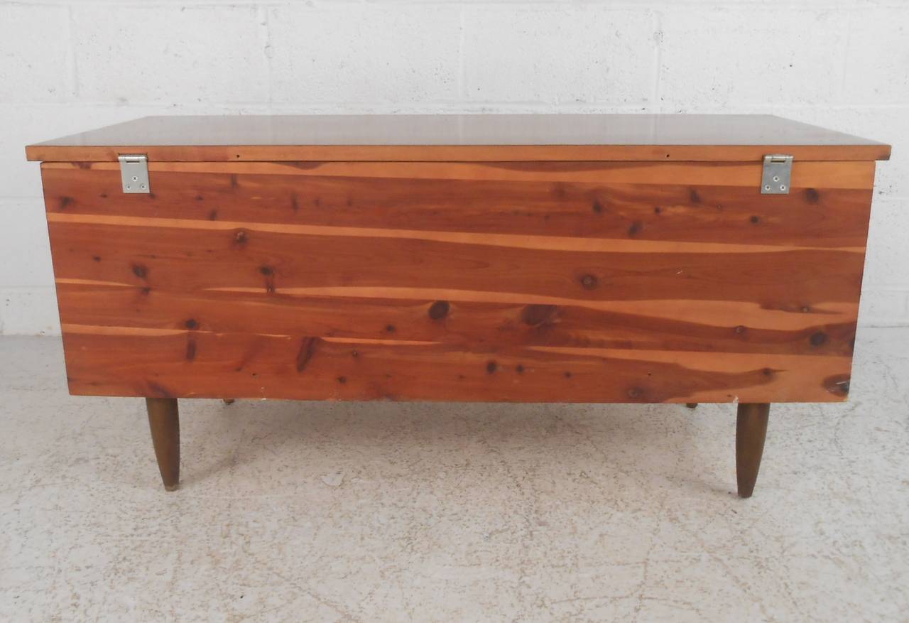 Vintage Blanket Chest by Lane Furniture In Good Condition In Brooklyn, NY