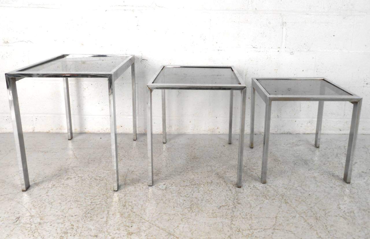 Set of Mid-Century Modern Chrome and Smoked Glass Nesting Tables For Sale 1