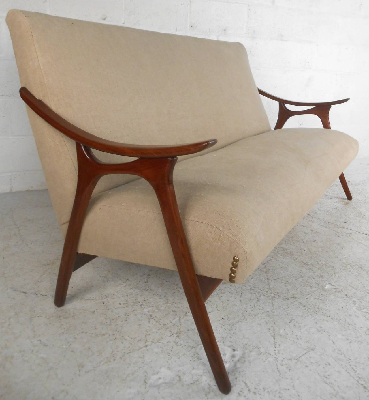 Inconnu Canapé de style Peter Hvidt mi-siècle moderne en vente