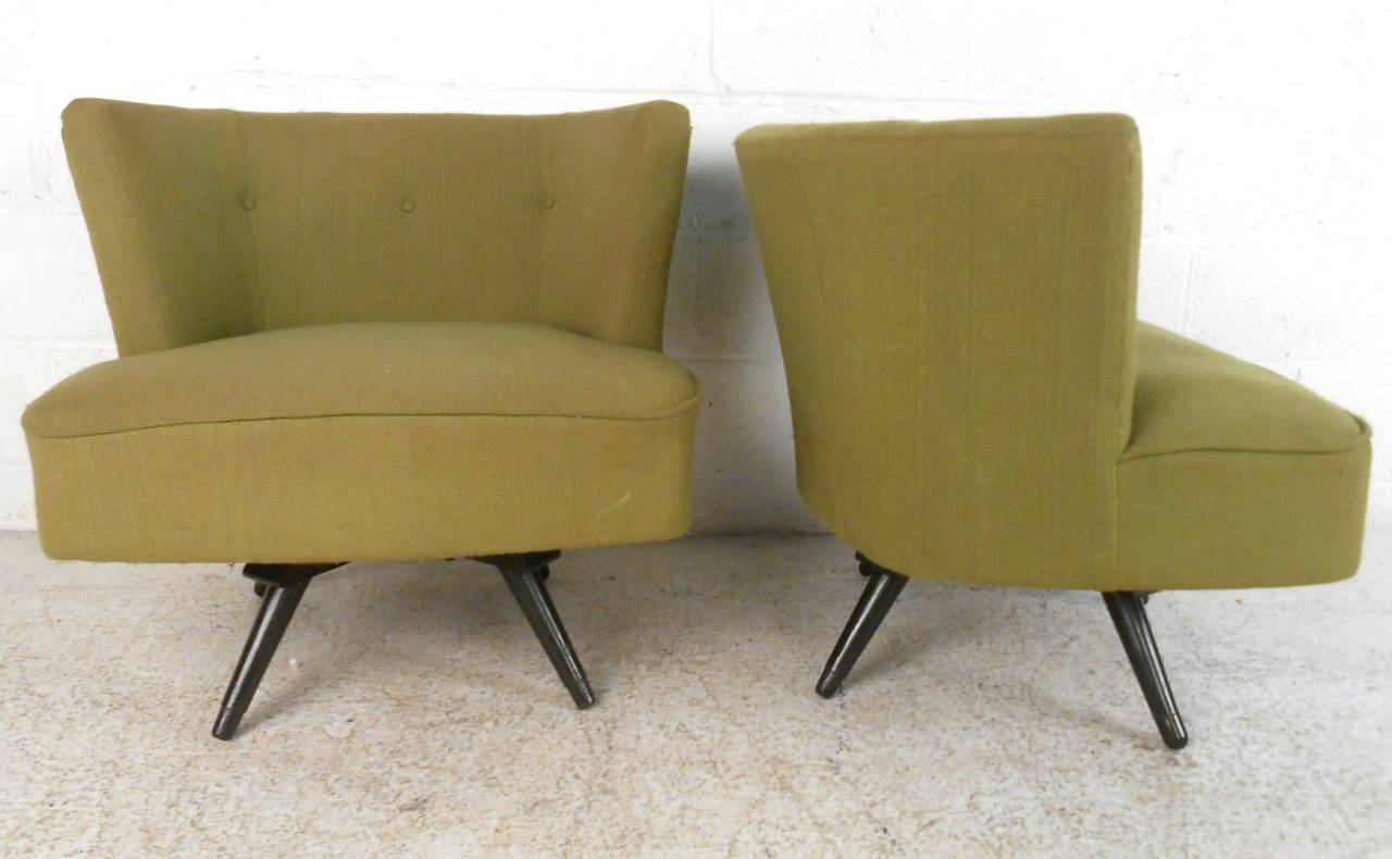 Mid-20th Century Pair of Mid-Century Modern Swivel Slipper Chairs