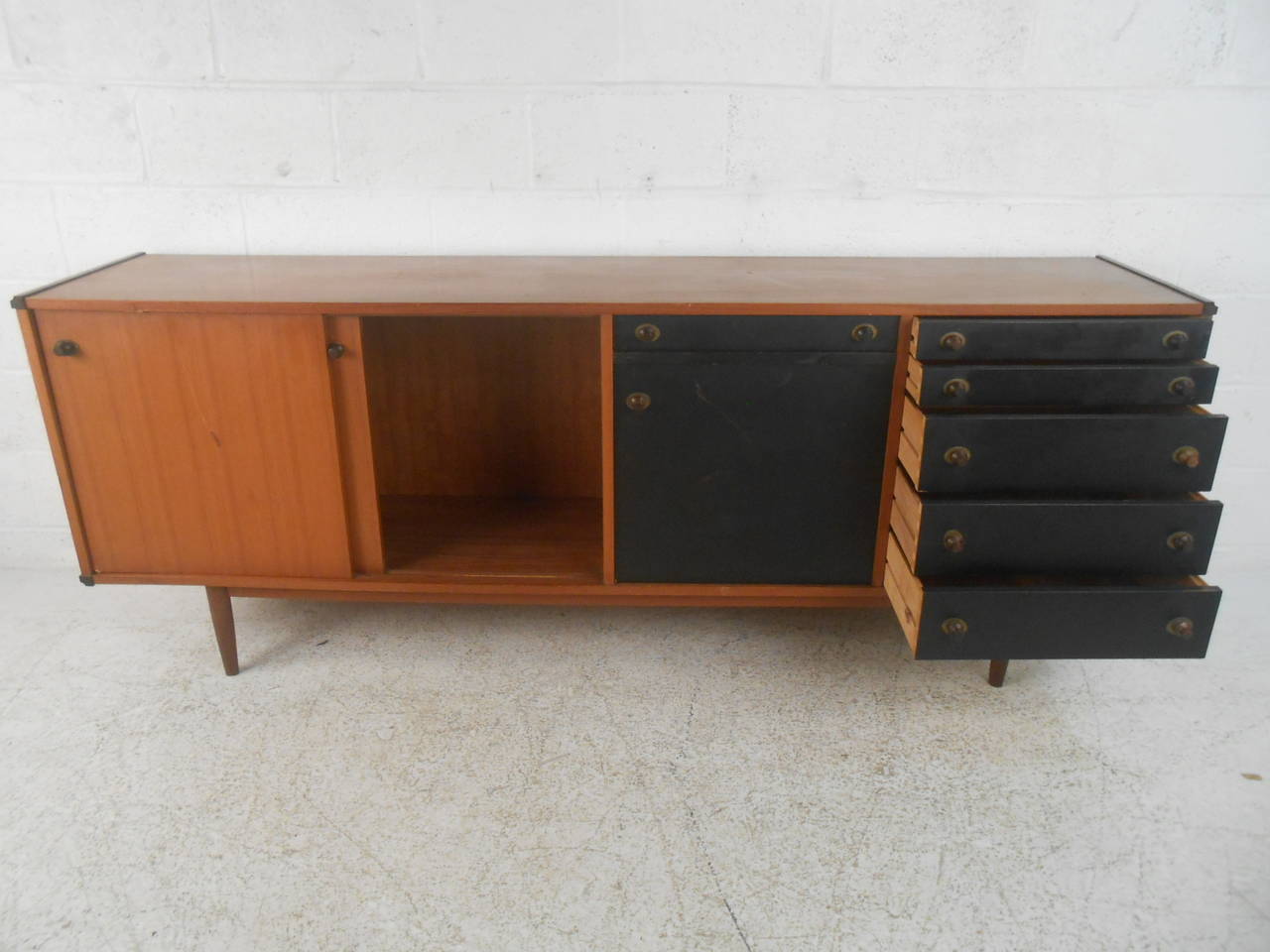 Excellent Mid-Century Italian Server