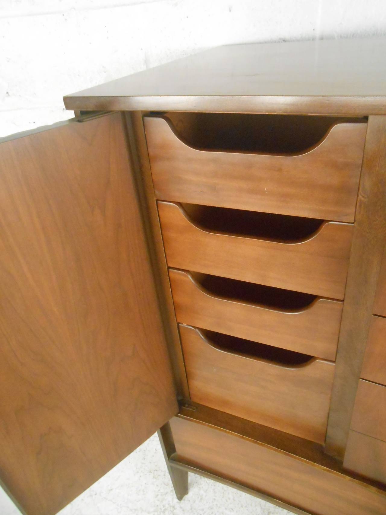 Mid-Century Modern Curved Front Gentleman's Chest By Unagusta In Good Condition In Brooklyn, NY