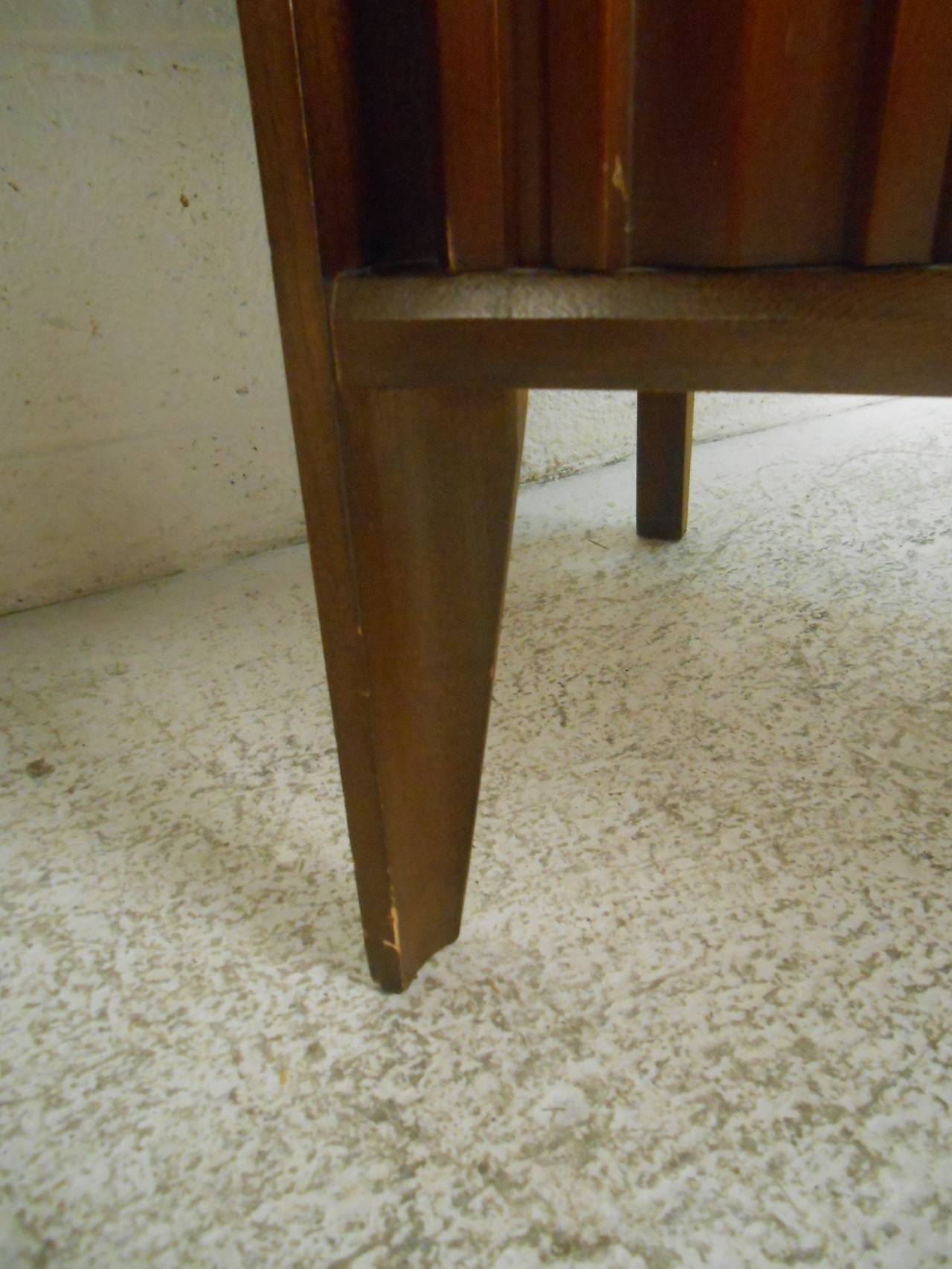 Mid-Century Modern Curved Front Nightstands By Unagusta 1
