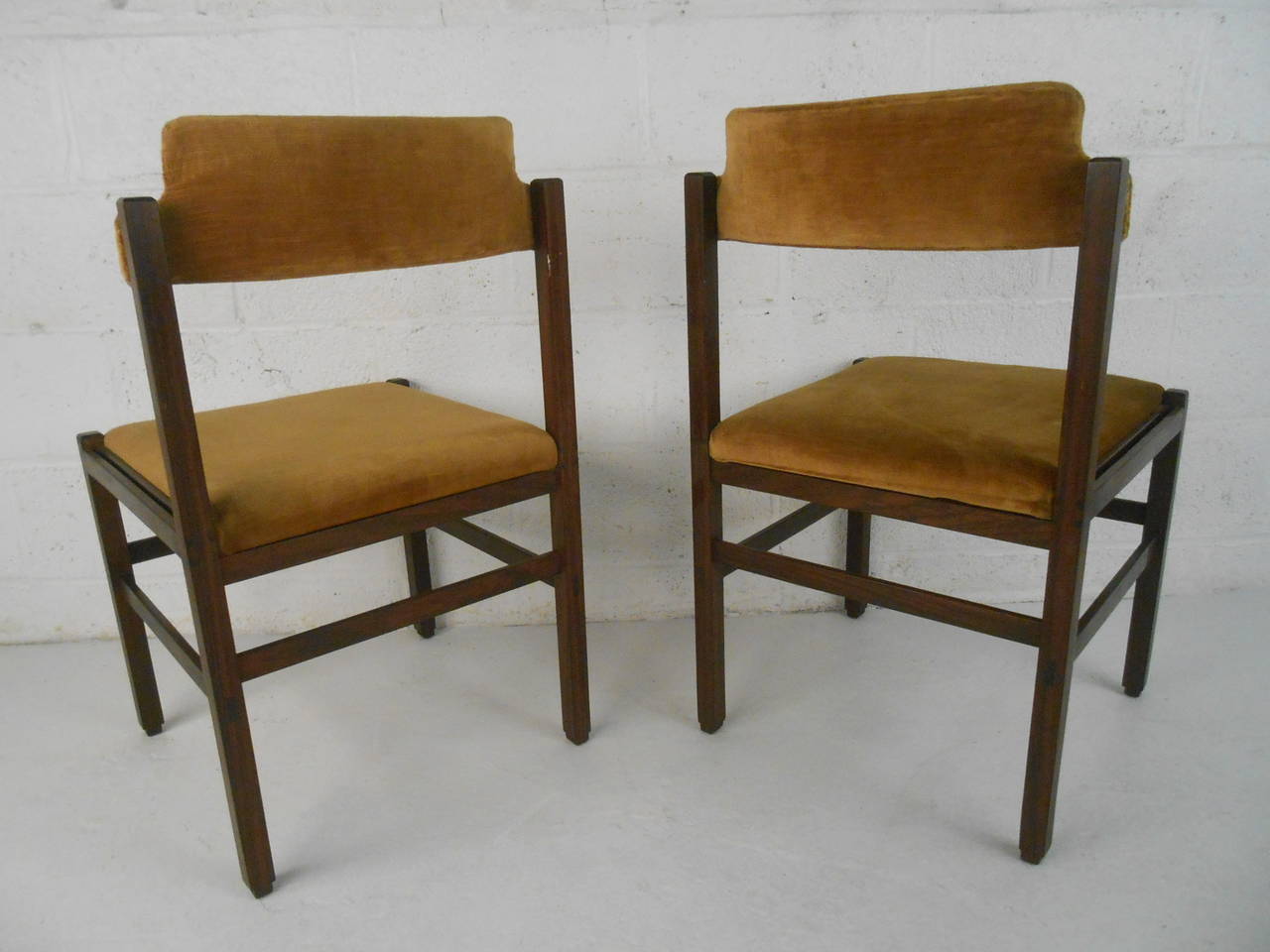 Mid-Century Modern Set of Six Italian Rosewood Midcentury Chairs in Crushed Velvet
