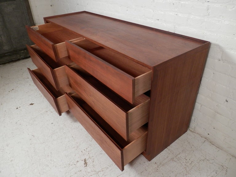 Six-Drawer Dresser by Dillingham In Good Condition In Brooklyn, NY