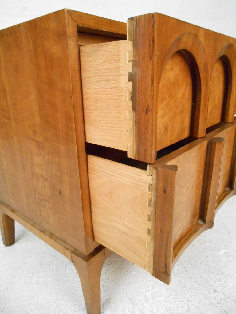Vintage Single Nightstand by Thomasville For Sale at 1stdibs