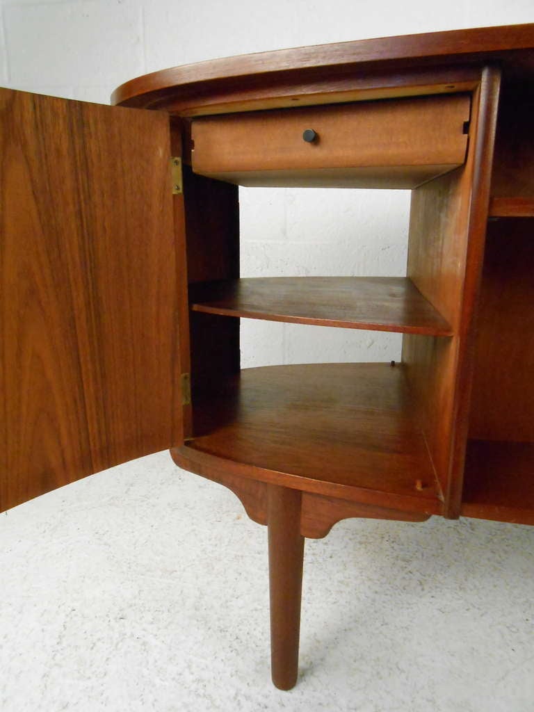 Mid-Century Modern Teak Desk with Storage Cabinet In Good Condition In Brooklyn, NY