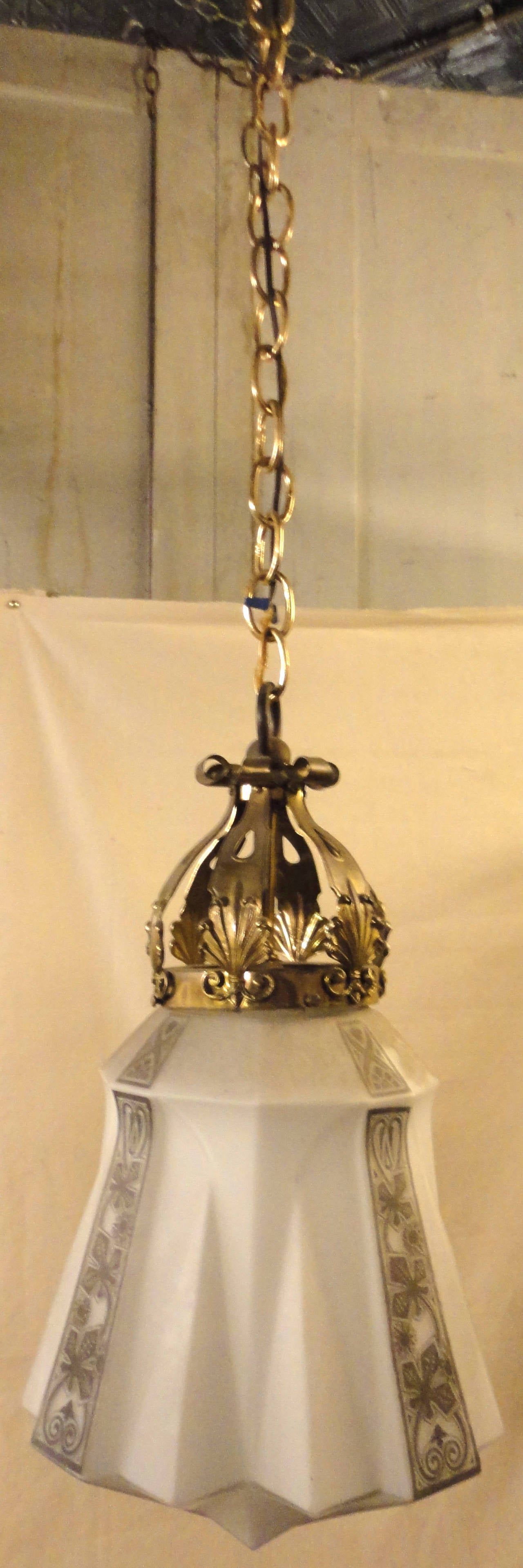 Mid-Century Modern Beautiful Mid-Century Milk Glass Hanging Pendant