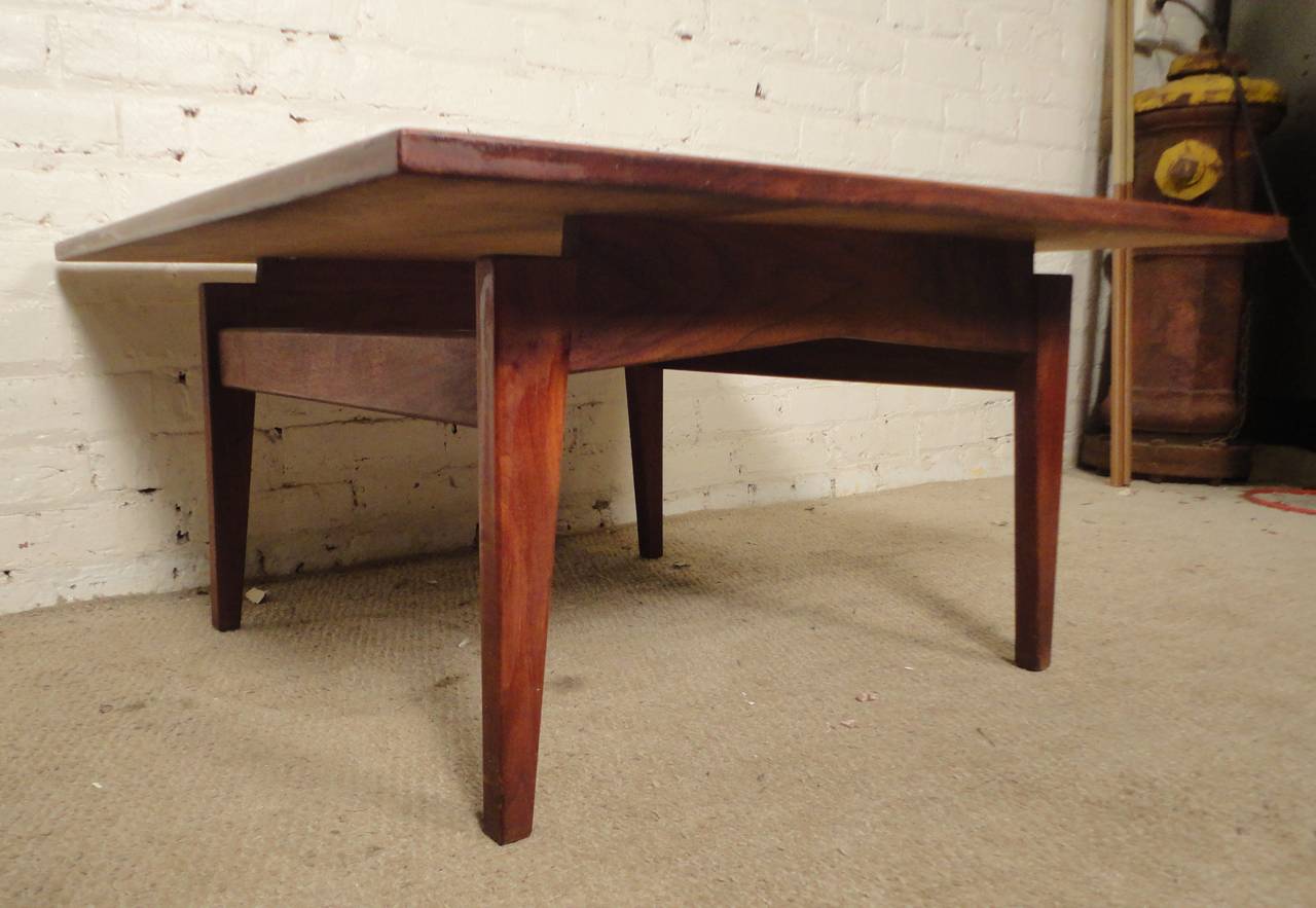Jens Risom Midcentury Coffee Table In Good Condition For Sale In Brooklyn, NY