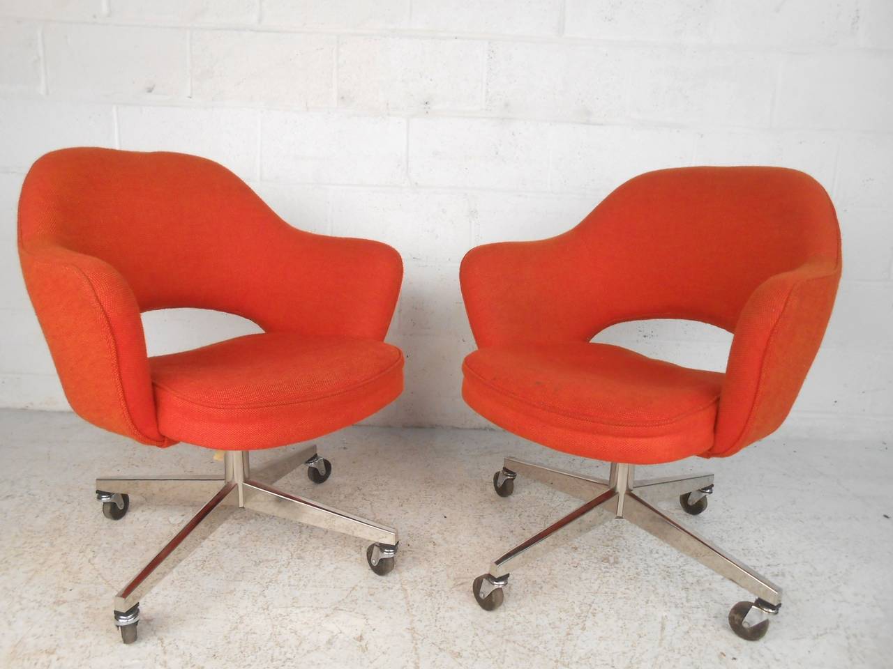 Famous 1960s style chairs made by the leader of the Mid-Century Modern movement; Knoll. Designed by Eero Saarinen, they feature the Classic open curvilinear back, formed arms, set on rolling casters.

(Please confirm item location - NY or NJ -