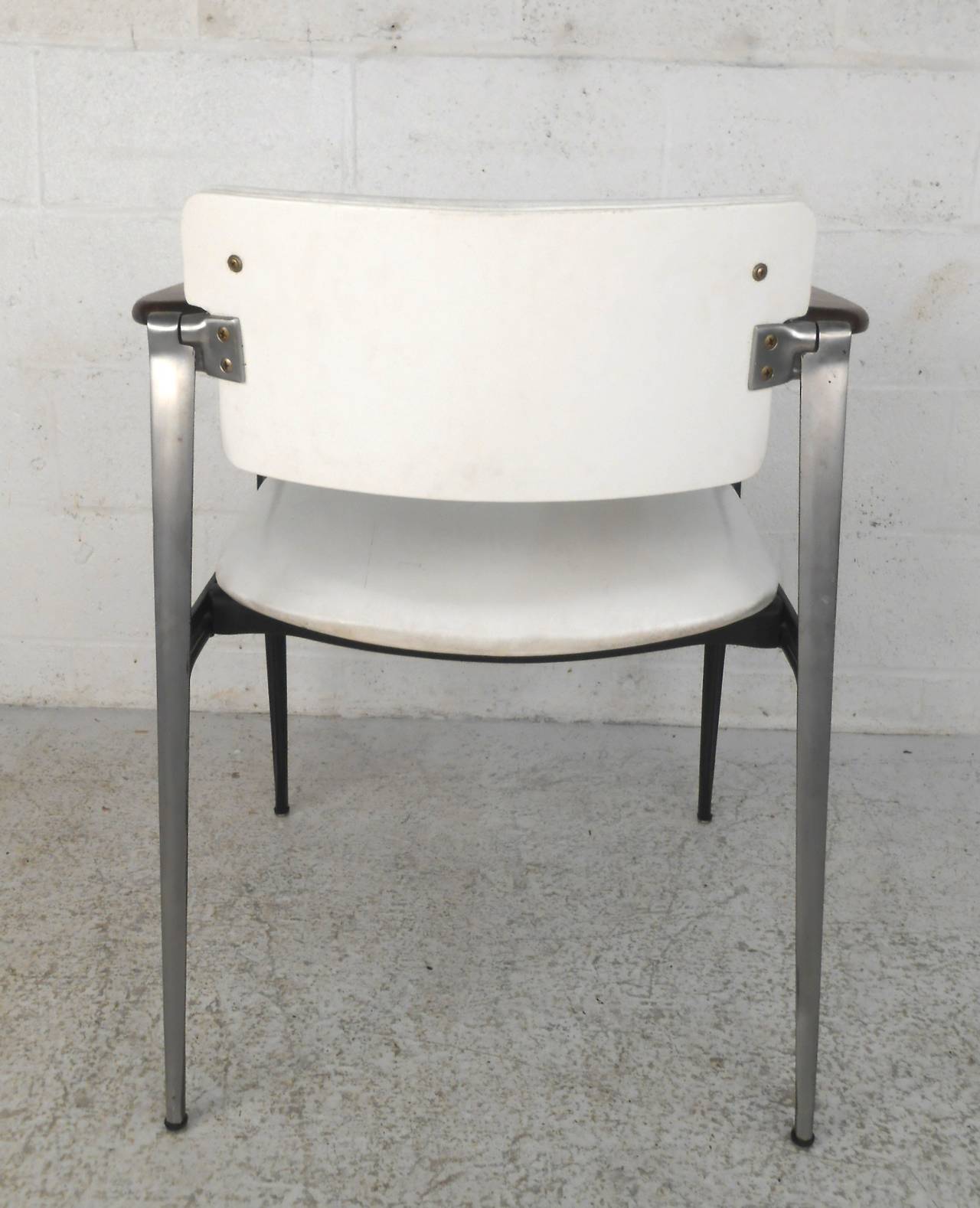 American Shelby Williams 'Gazelle' Chair By Crucible Products