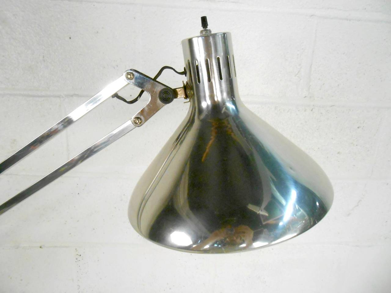 Mid-Century Modern Adjustable Chrome Floor Lamp In Good Condition In Brooklyn, NY