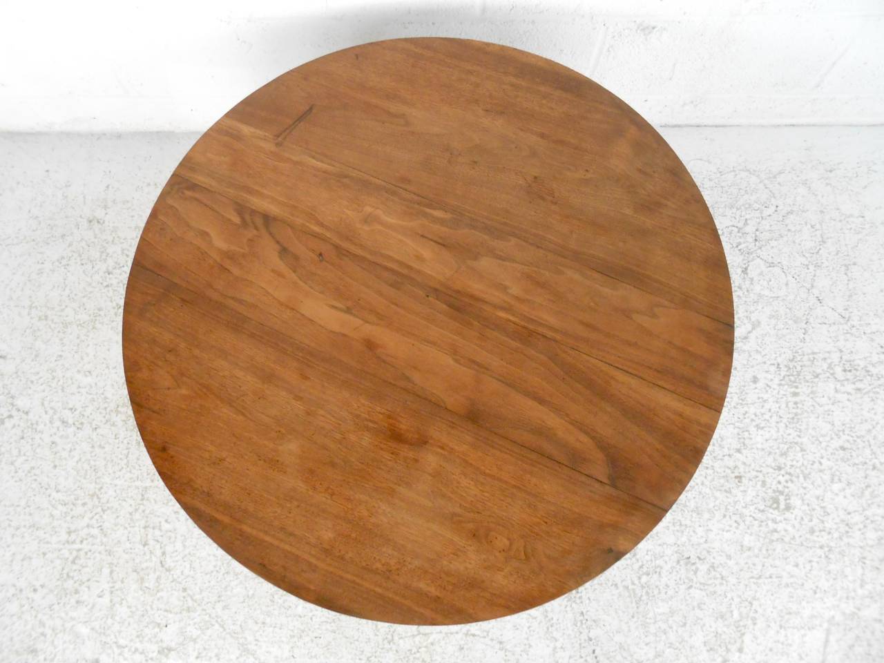 Mid-Century Modern Small Round Coffee Table In Good Condition In Brooklyn, NY