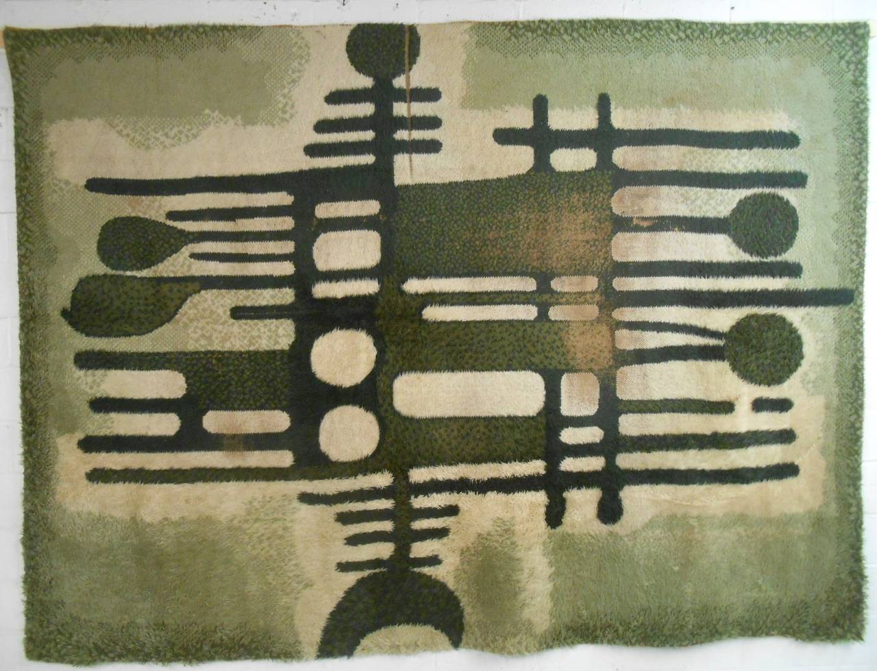 Large Mid-Century Modern Abstract Shag Rug In Distressed Condition In Brooklyn, NY