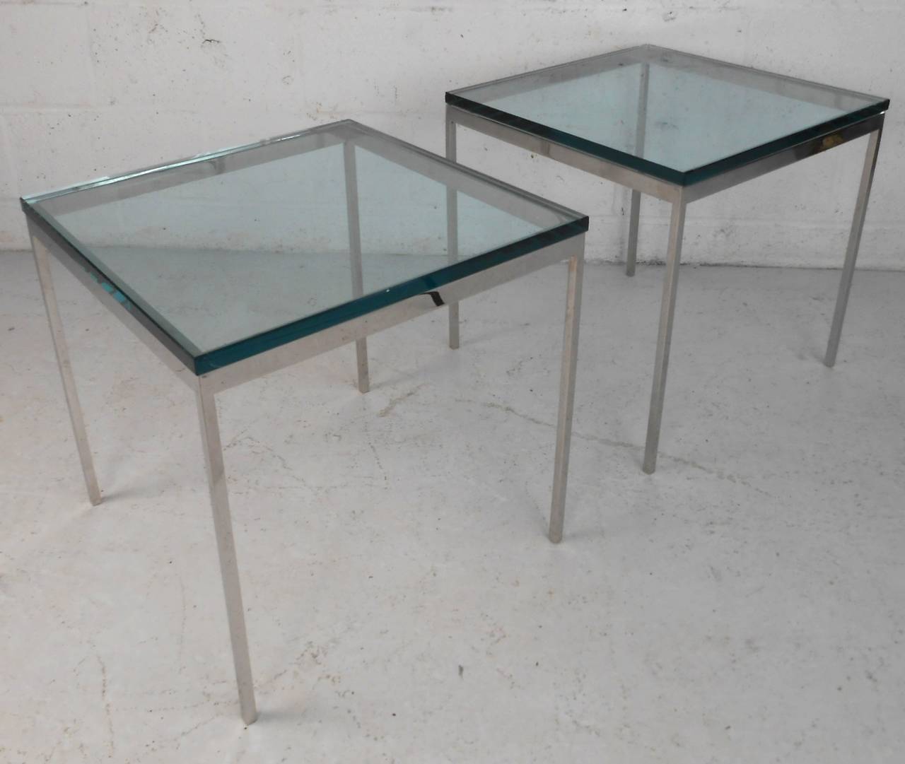 This sturdy pair of chrome frame end tables features thick glass tops, as made famous by mid-century designer Gerald McCabe. Wonderful addition to any seating area, please confirm item location (NY or NJ).