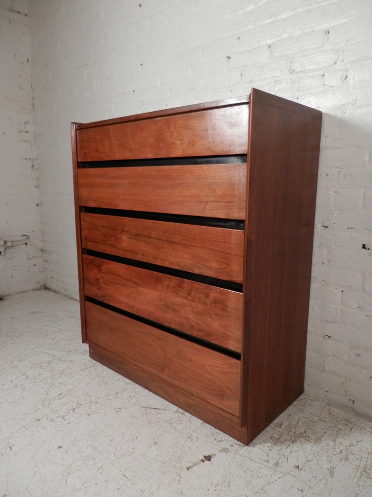 Mid-Century Modern highboy dresser by the Dillingham furniture company. Walnut wood grain with black framed drawers. Beautifully re-finished.

(Please confirm item location - NY or NJ - with dealer).