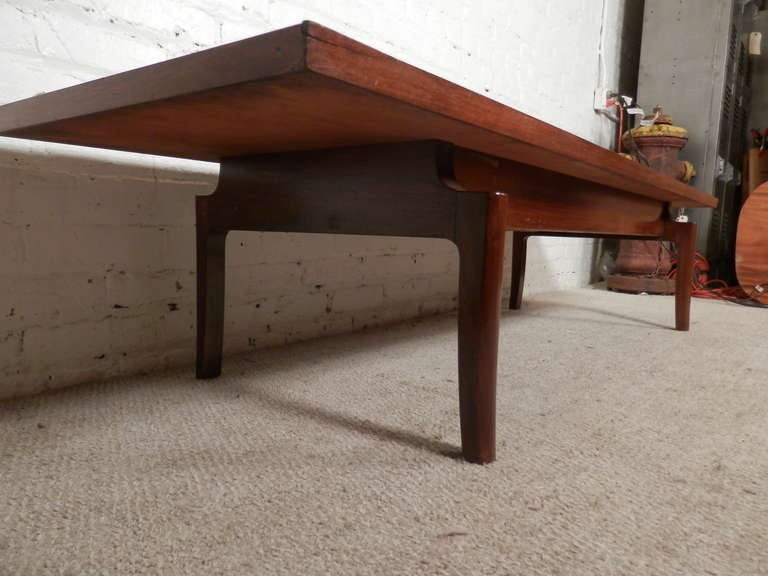 Attractive Coffee Table By Nucraft In Good Condition In Brooklyn, NY