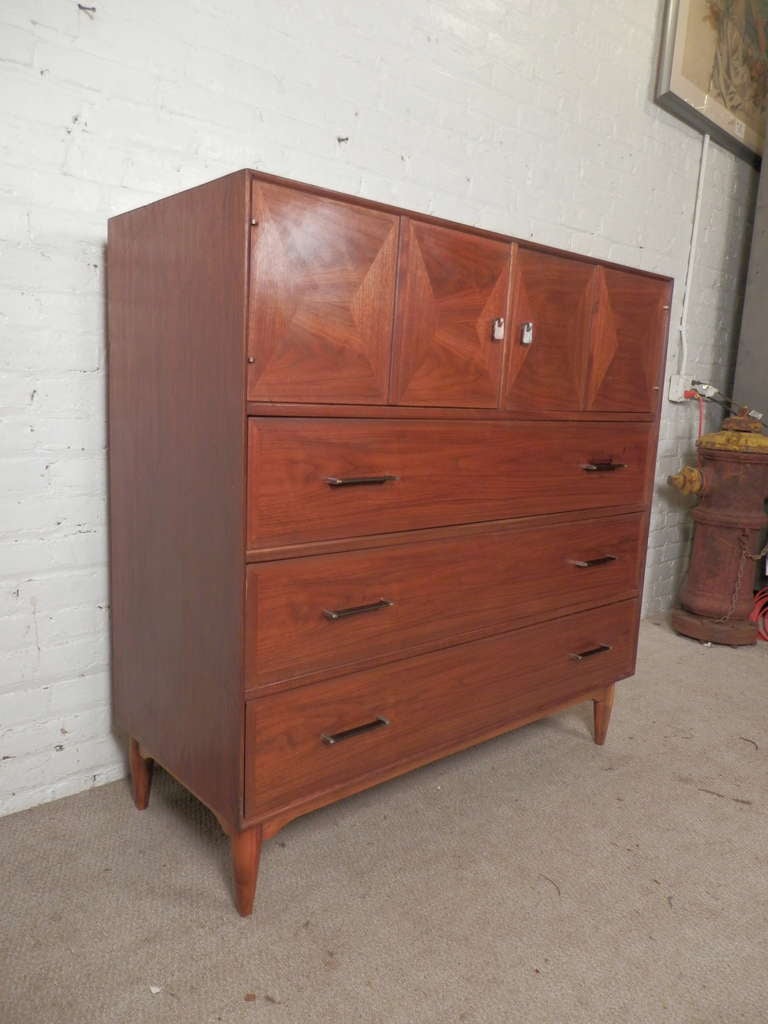 Mid-century modern design with wide, deep drawers, top cubby cabinet and lovely inlay triangle pattern front. Well made vintage style and function.

(Please confirm item location - NY or NJ - with dealer)