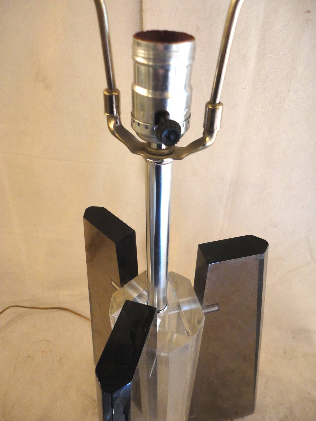 Mid-20th Century Striking Mid-Century Lucite Lamp