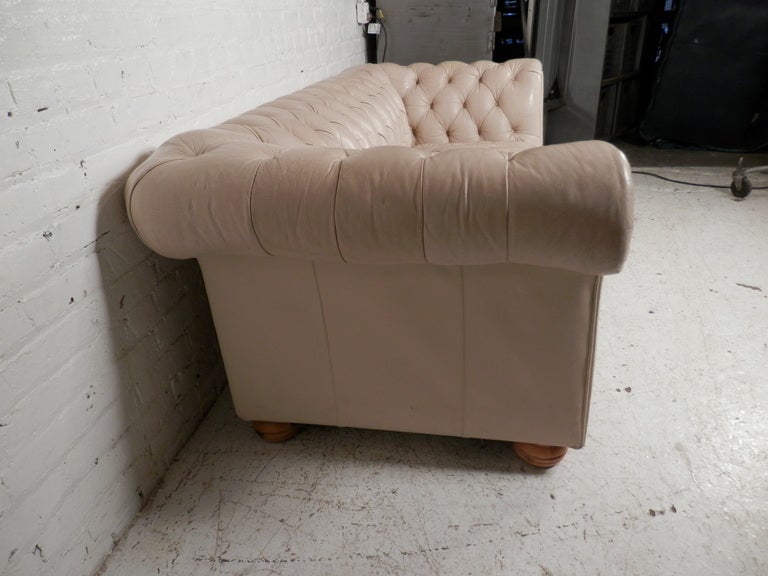 Vintage Tufted Chesterfield Sofa In Good Condition In Brooklyn, NY