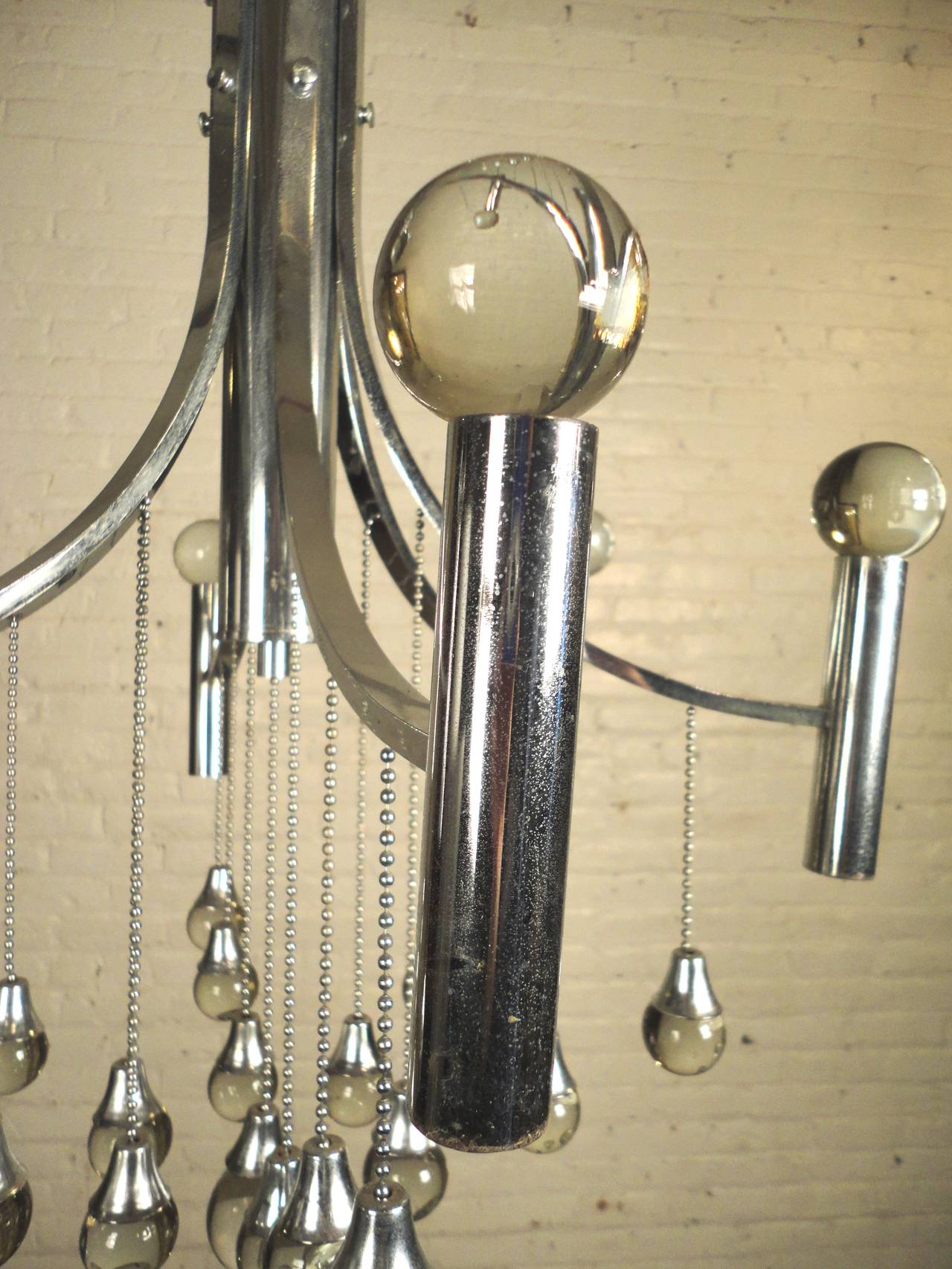 Mid-20th Century Gorgeous Sciolari Chandelier with Glass Ornaments For Sale