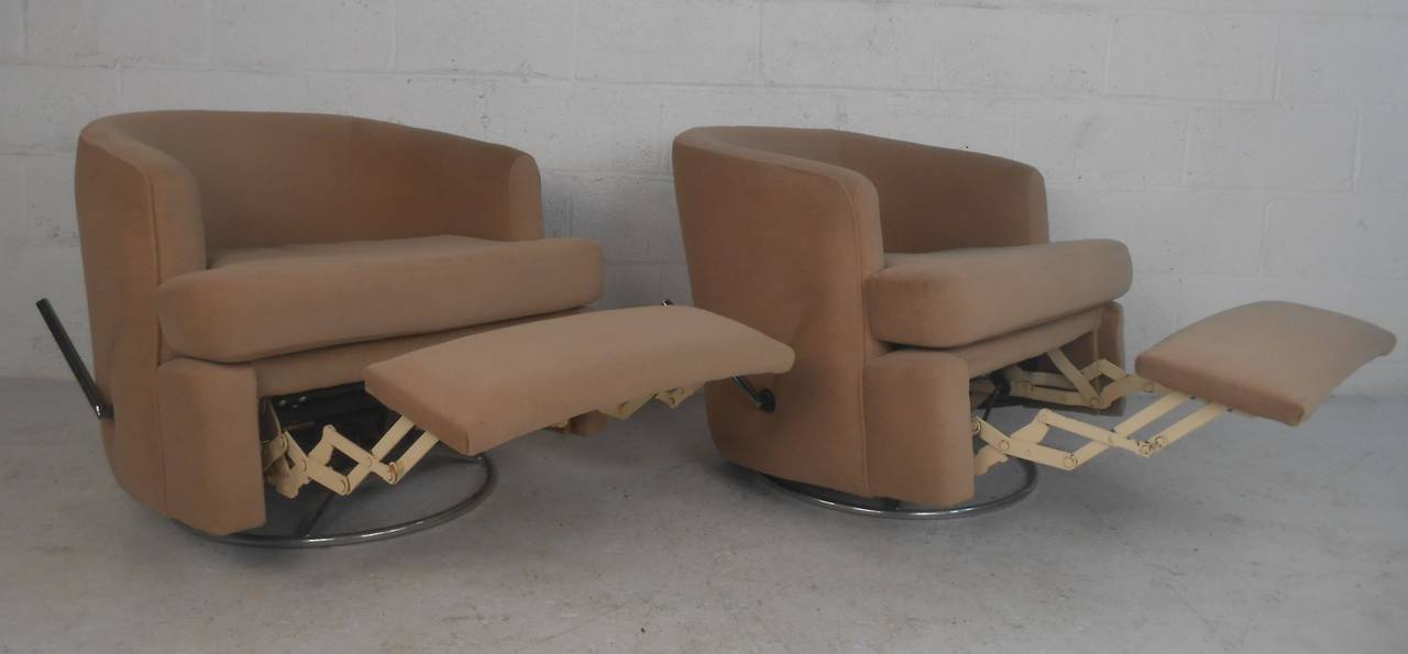 Thayer Coggin Barrel Chairs In Excellent Condition In Brooklyn, NY