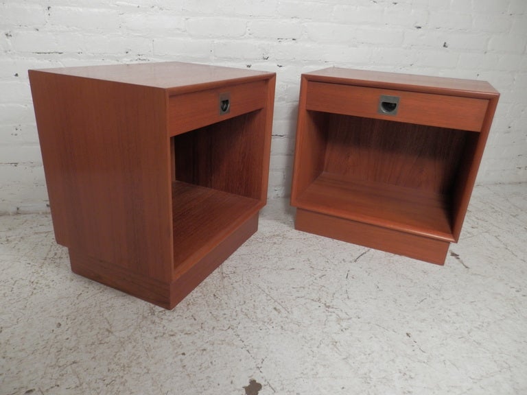 Pair Of Vintage Danish Nightstand For Sale at 1stDibs