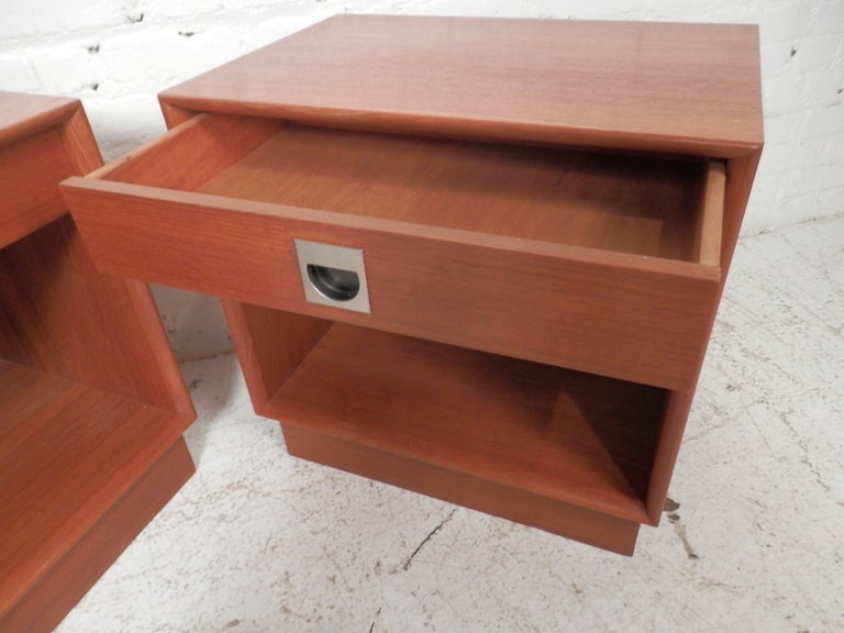 Pair Of Vintage Danish Nightstand For Sale at 1stDibs