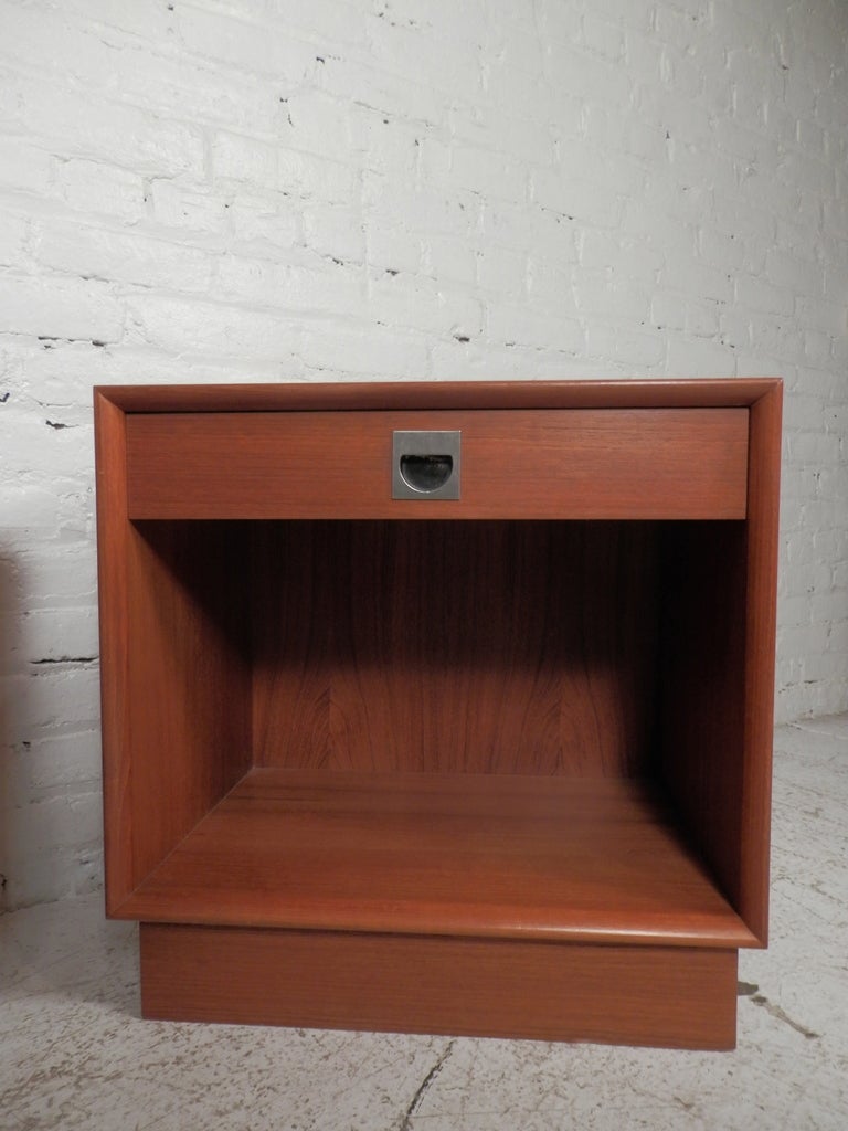 Pair Of Vintage Danish Nightstand For Sale at 1stDibs