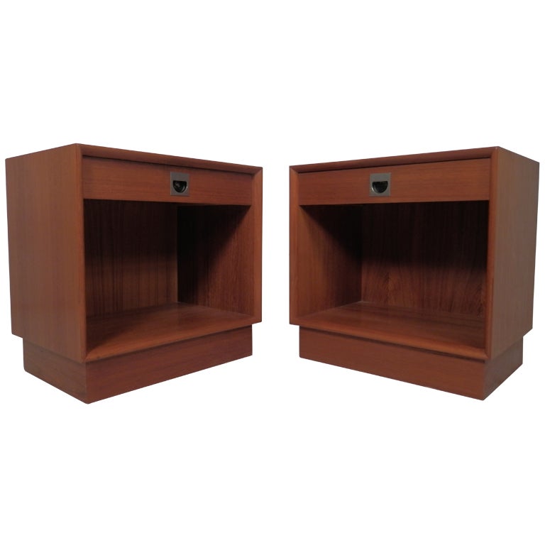 Pair Of Vintage Danish Nightstand For Sale at 1stDibs