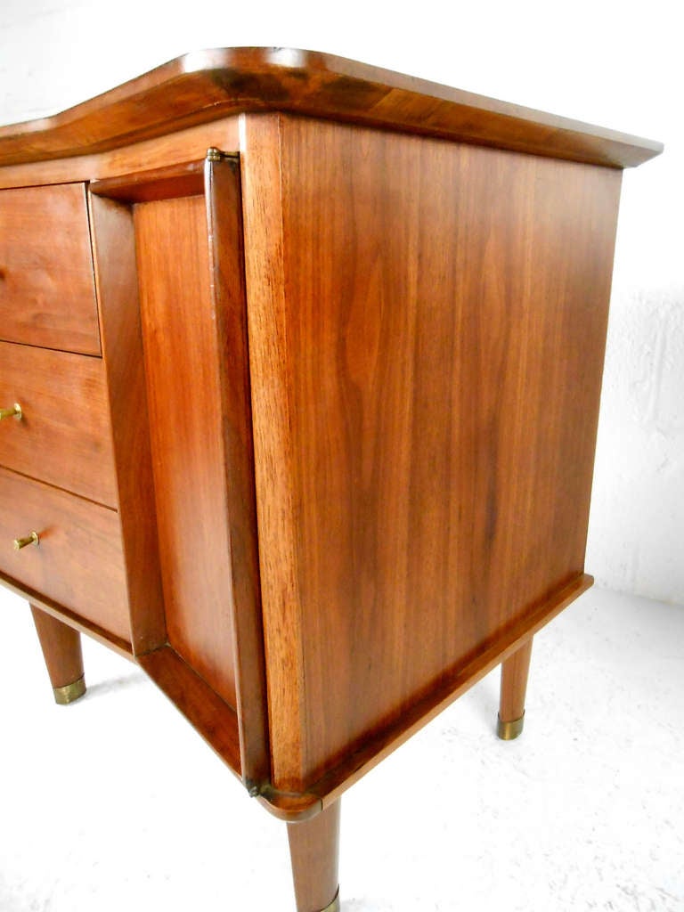 Mid-Century Walnut Nightstands In Good Condition In Brooklyn, NY