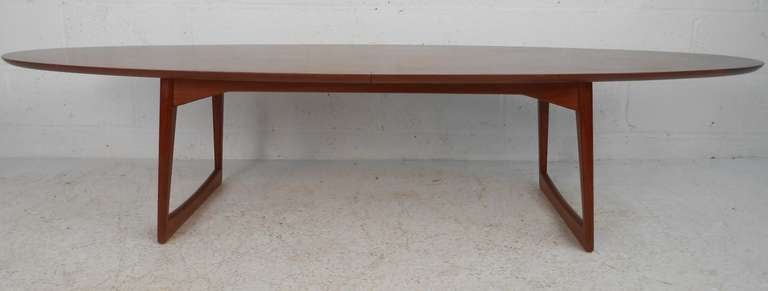 Scandinavian Coffee Table In Excellent Condition In Brooklyn, NY