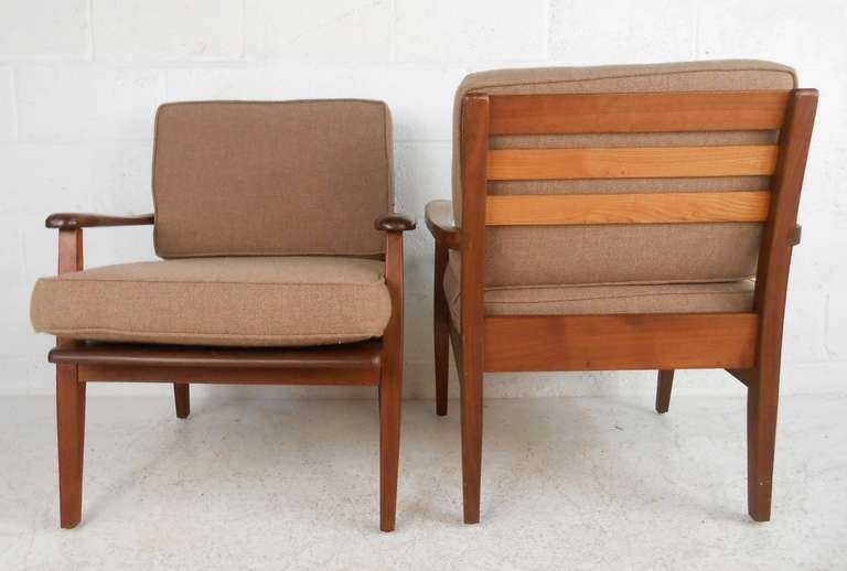 Pair of Mid-Century Studio Chairs, signed In Good Condition In Brooklyn, NY