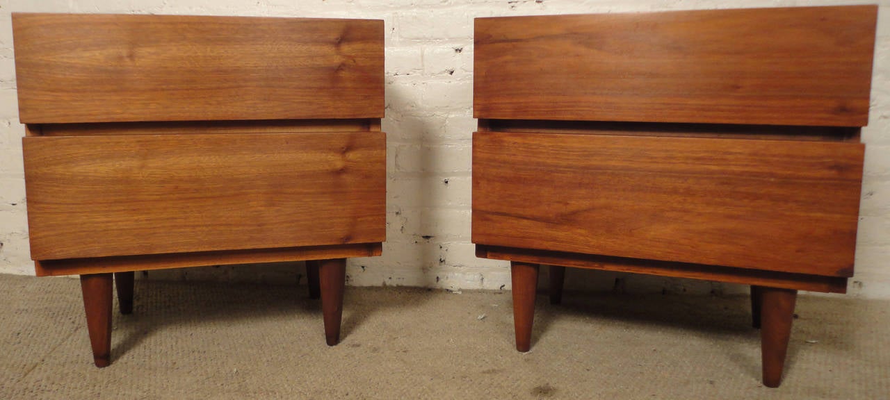 Mid-20th Century Beautiful Pair Of Mid-Century Walnut Nightstands By American Of Martinsville