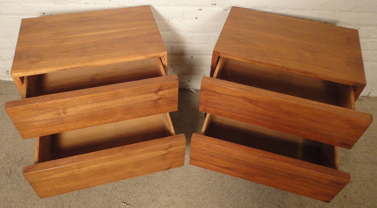 Beautiful Pair Of Mid-Century Walnut Nightstands By American Of Martinsville 2