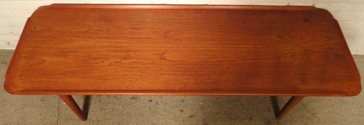 Wonderful Danish table with turned edges in the manner of Poul Jensen. Gorgeous teak grain, tapered legs, long table top. Great simple Danish modern design.

(Please confirm item location - NY or NJ - with dealer)