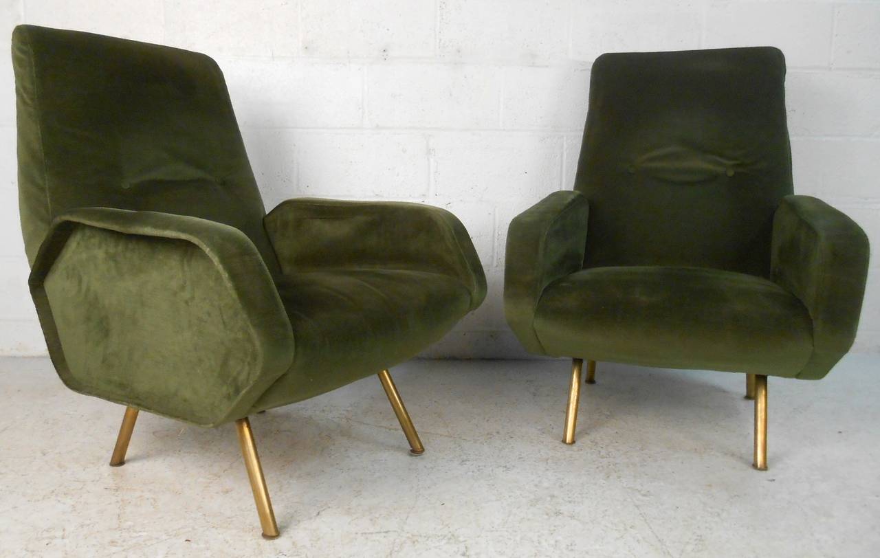 Italian Pair of Unique Mid-Century Modern Lounge Chairs in the Style of Gio Ponti