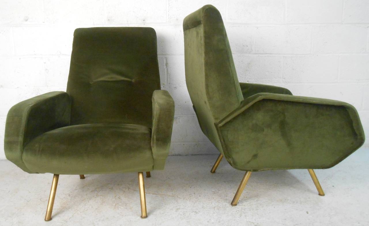Pair of Unique Mid-Century Modern Lounge Chairs in the Style of Gio Ponti 2