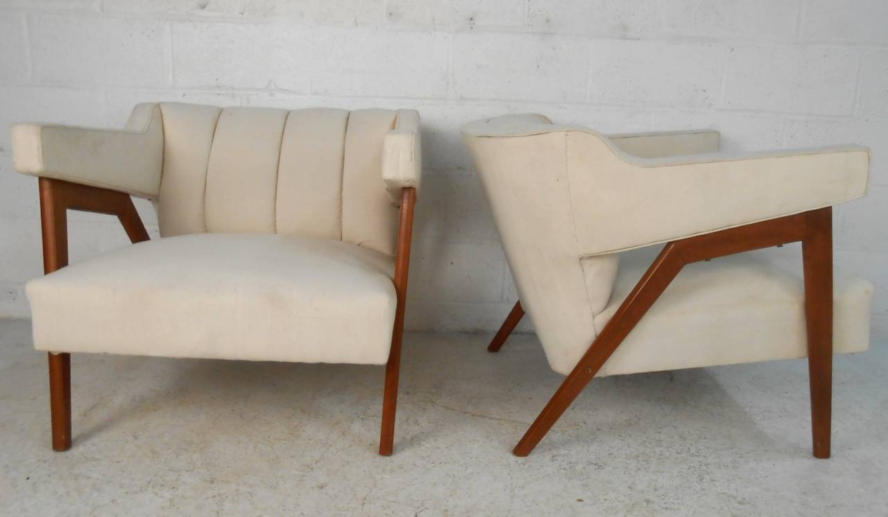 Late 20th Century Pair of Tufted Mid-Century Modern Canvas Club Chairs