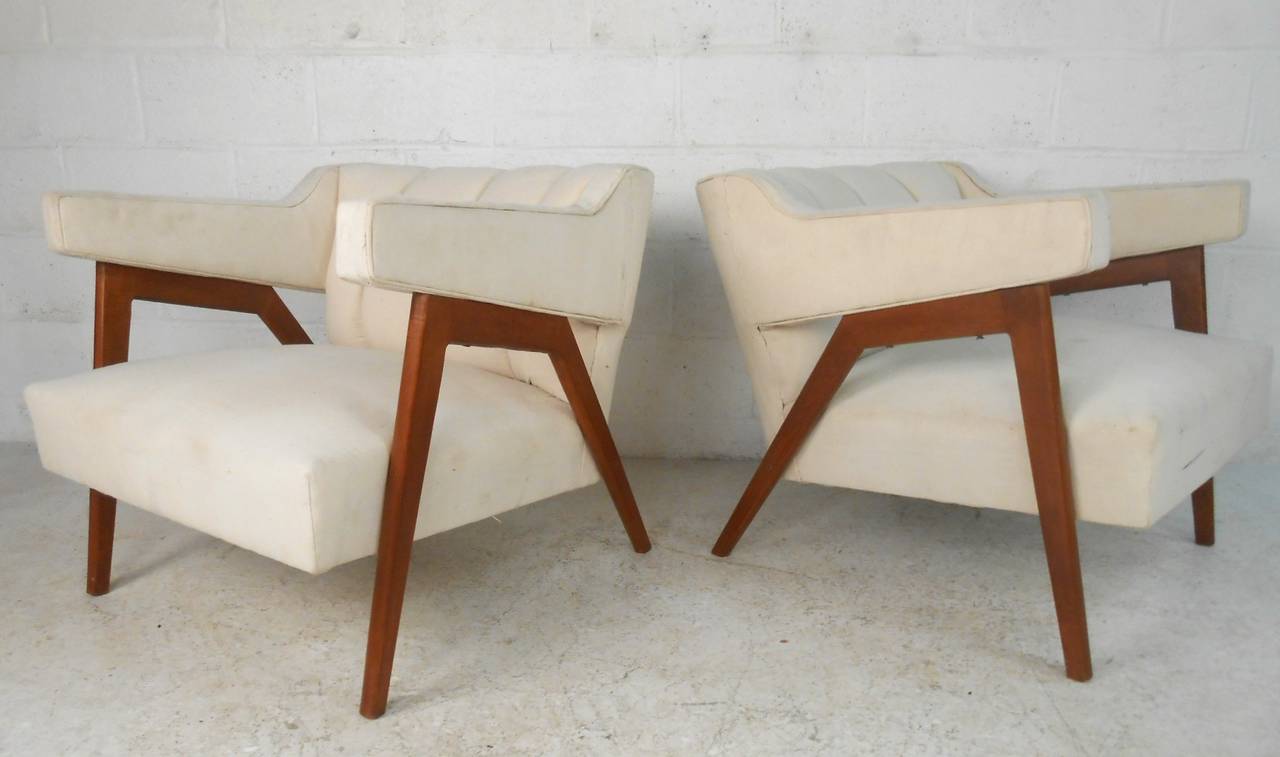 Unknown Pair of Tufted Mid-Century Modern Canvas Club Chairs