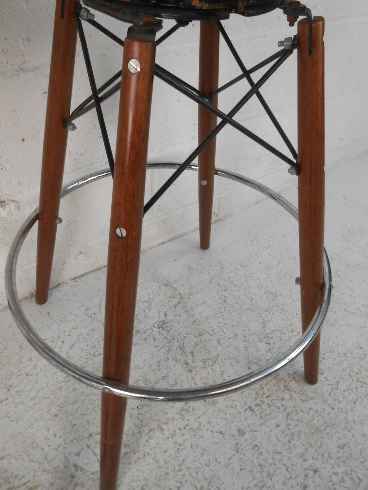 Set of Four Mid-Century Modern Barstools In the Style of Harry Bertoia for Knol 4