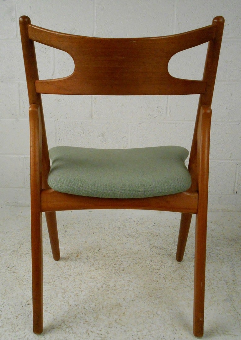 Mid-20th Century Hans Wegner Dining Table & Chairs