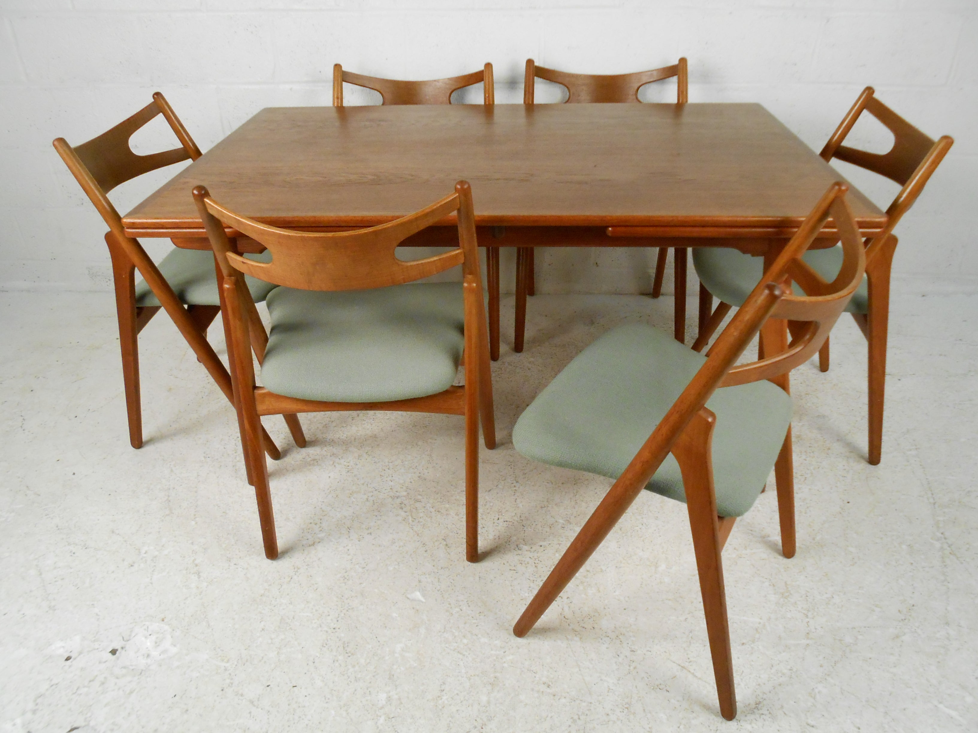 Hans Wegner Dining Table & Chairs