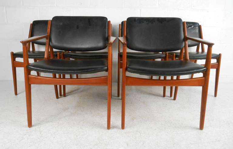 Set of six Danish modern chairs with pivoting backs and teak frames in classic Arne Vodder Tilt Back style. 
Arm height: 24"

Please confirm item location (NY or NJ) with dealer.