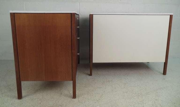 Américain Commodes Florence Knoll avec vanity